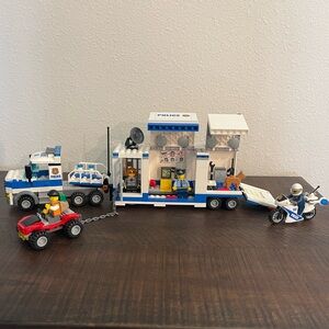 Lego City *RETIRED*  60139 Mobile Command Center 374 pcs Ages 6-12